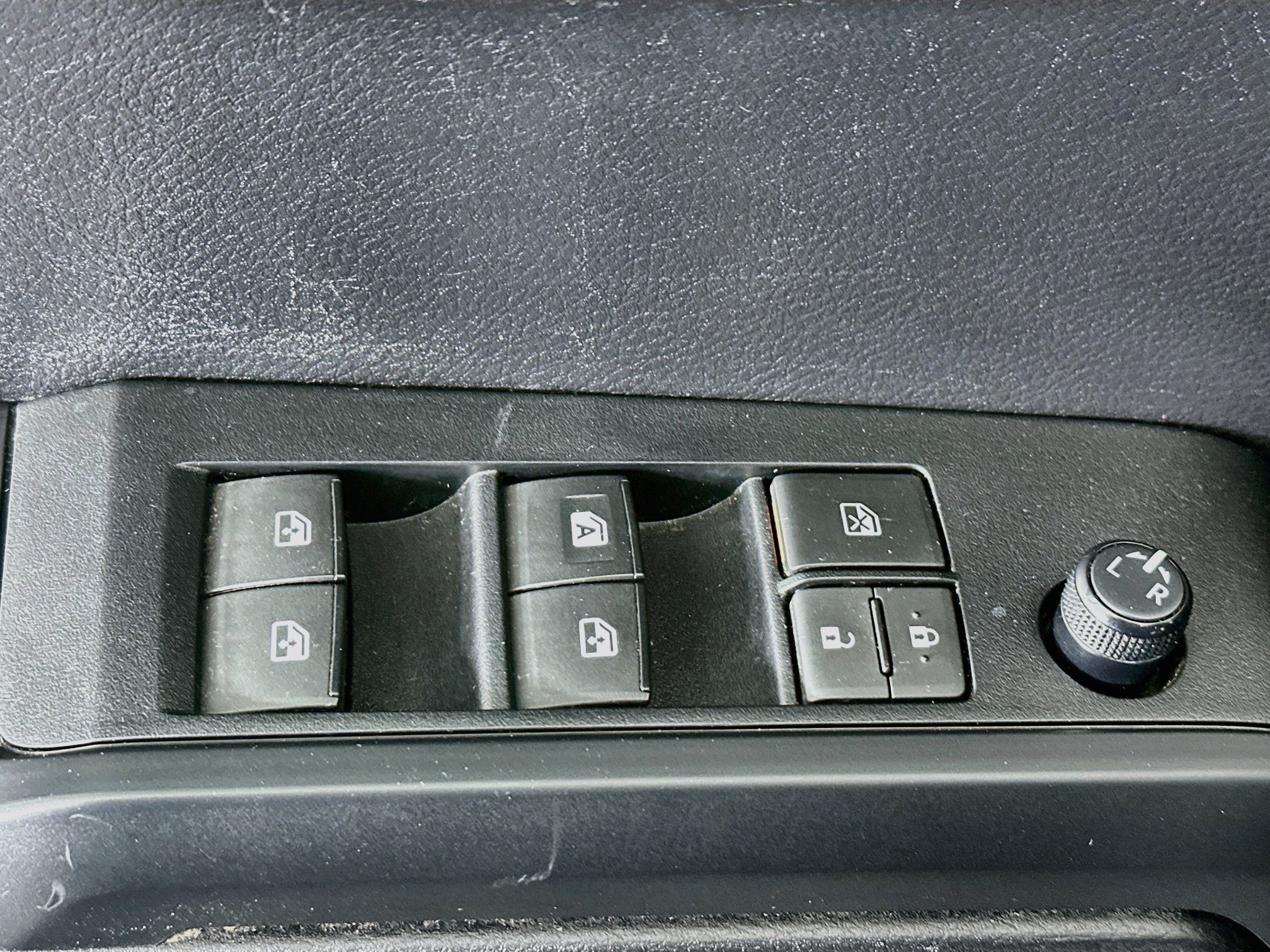 Used 2020 Toyota Tacoma SR w/ SR Convenience Package RWD image 15