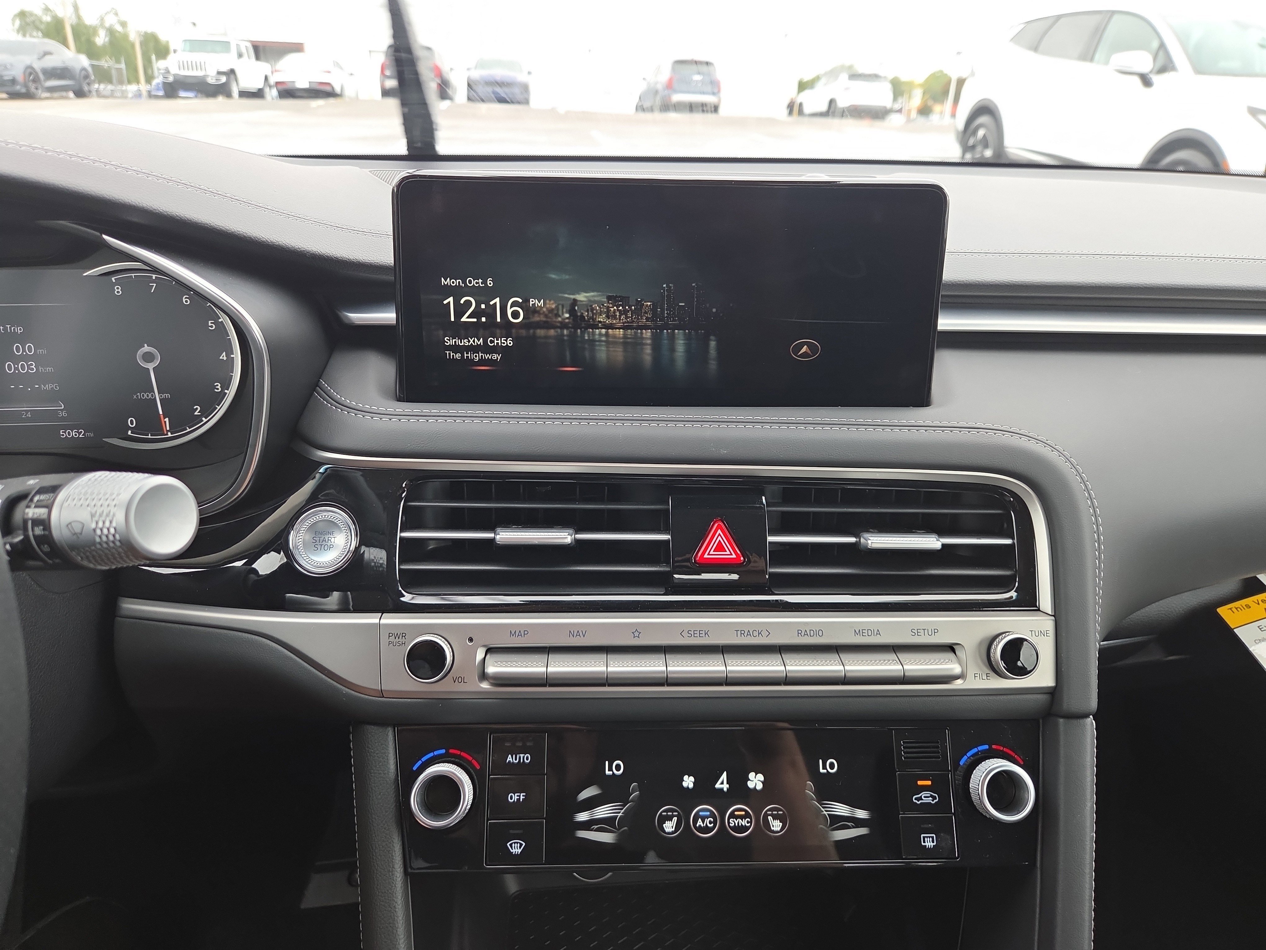 Used 2025 Genesis G70 2.5T image 14