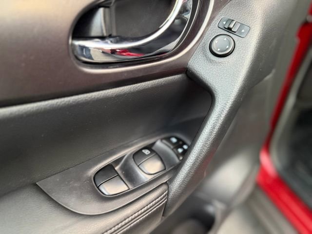 Used 2015 Nissan Rogue SV image 32