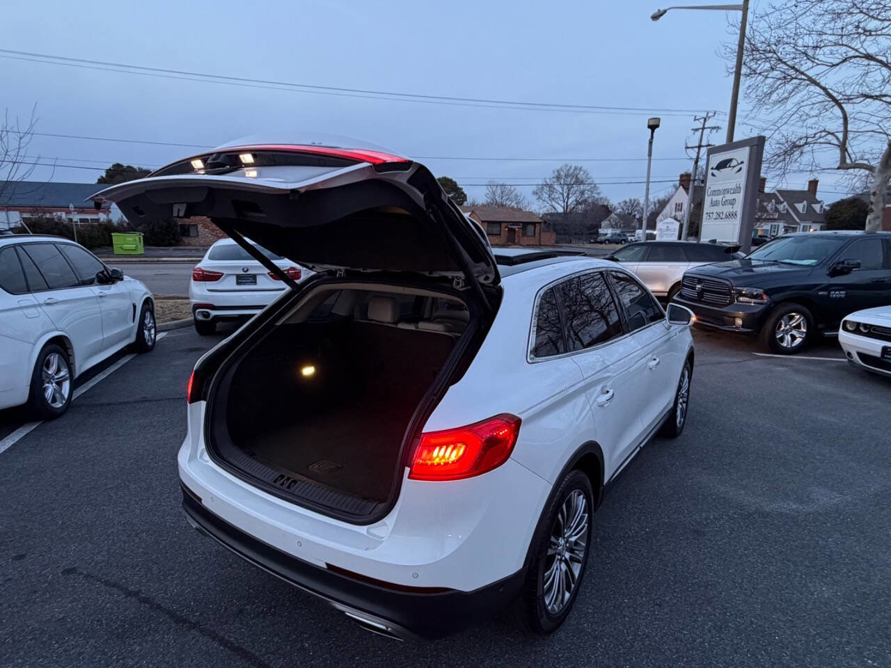 Used 2016 Lincoln MKX Reserve w/ Technology Package image 31