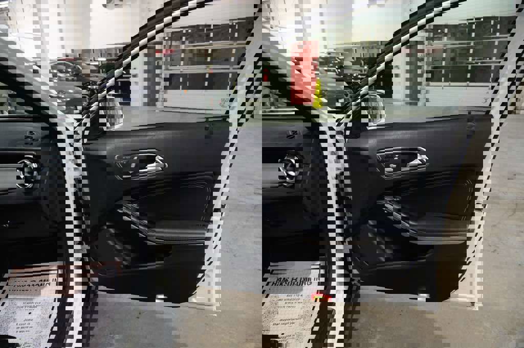 Used 2020 Mercedes-Benz GLA 250 4MATIC image 33