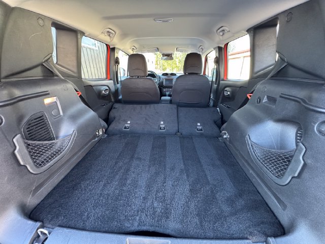 Used 2019 Jeep Renegade Latitude w/ Cold Weather Group AWD/4WD image 23