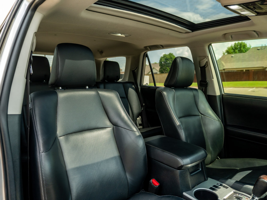 Used 2023 Toyota 4Runner Limited RWD image 19