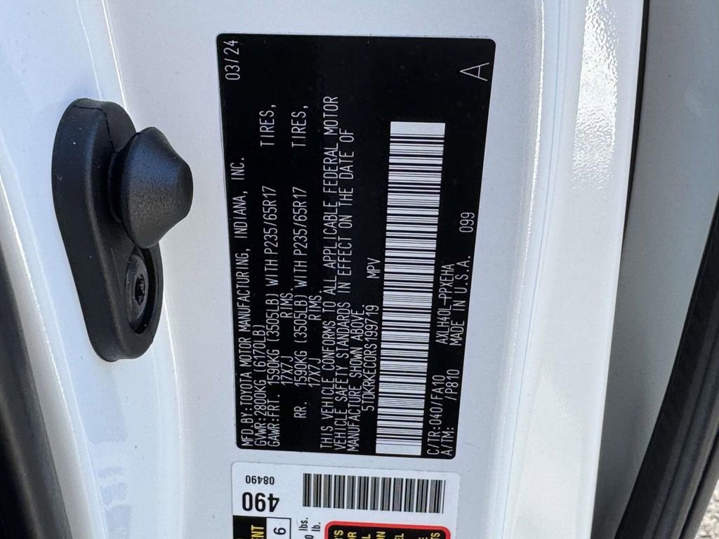 Used 2024 Toyota Sienna LE image 27