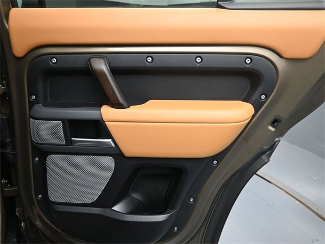 Used 2024 Land Rover Defender 130 X image 27