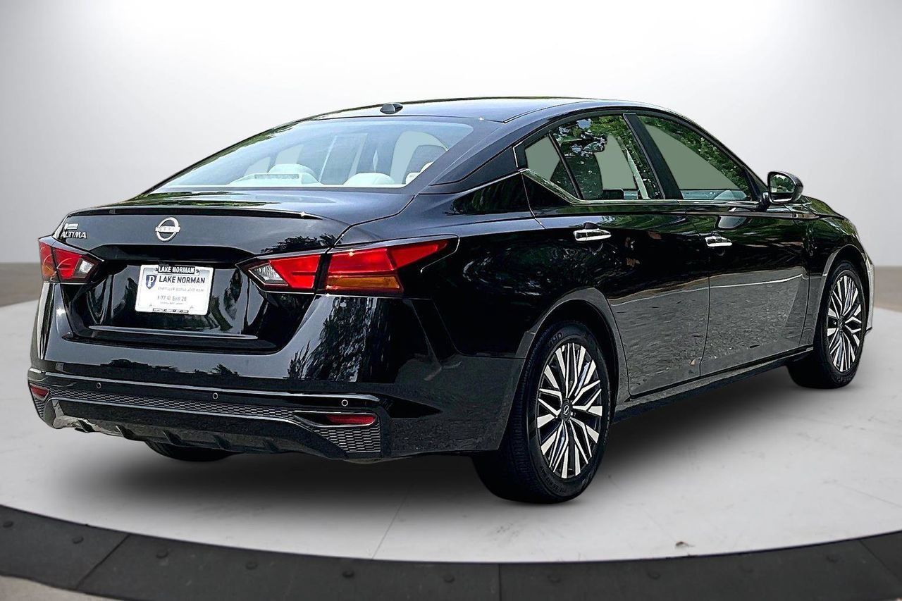 Used 2025 Nissan Altima 2.5 SV FWD image 9