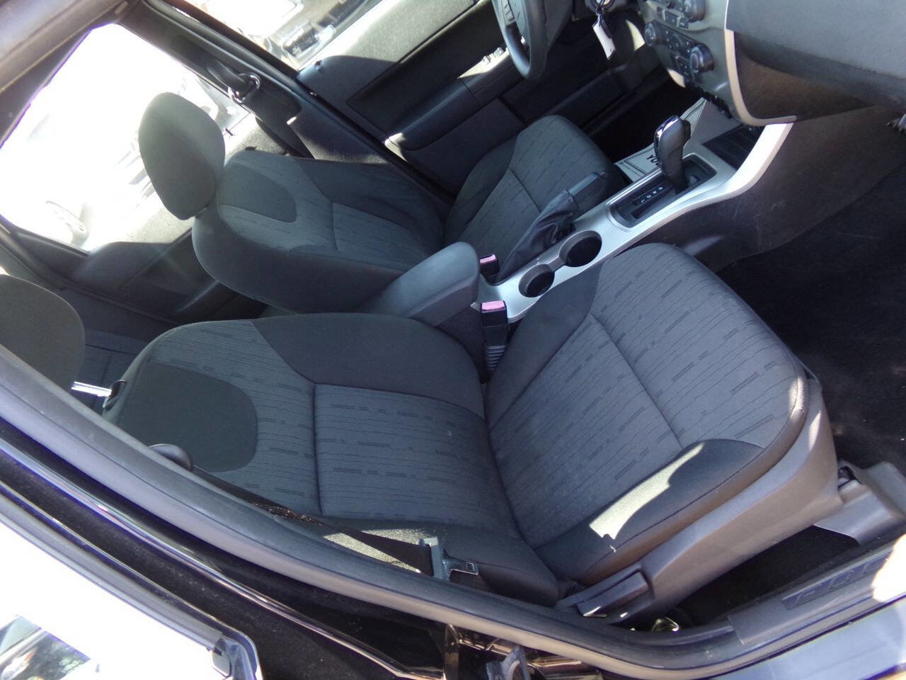 Used 2009 Ford Focus SE image 21