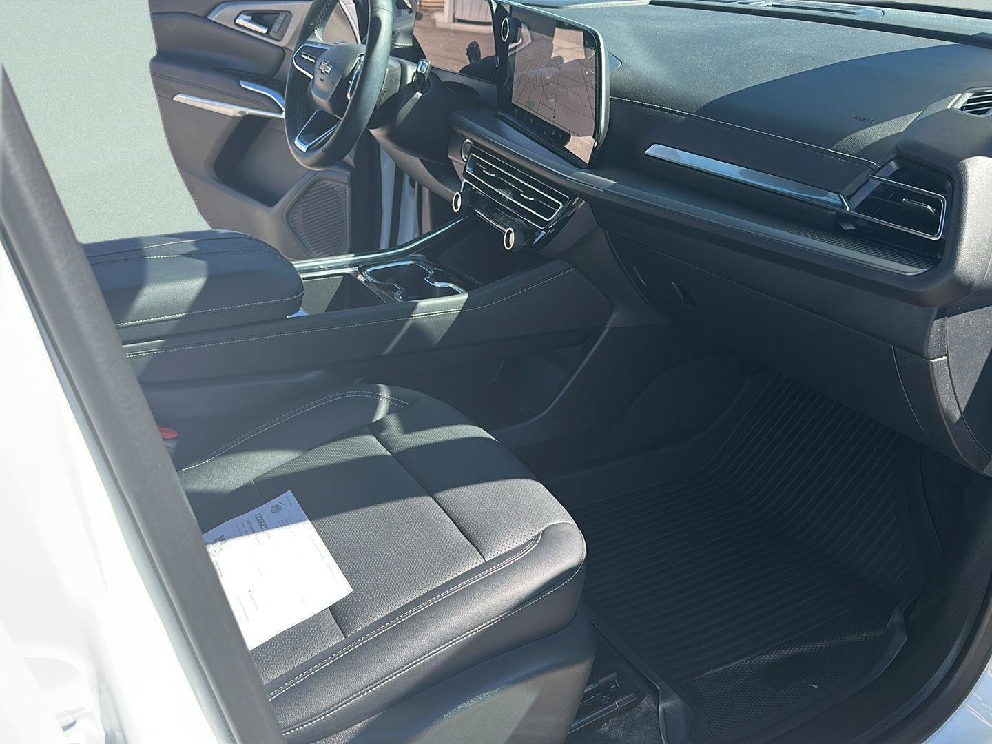 Used 2025 Chevrolet Traverse LT w/ LPO, Floor Liner Package FWD image 25