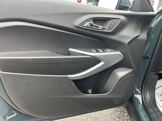 New 2026 Chevrolet Trax LS w/ LS Convenience Package FWD image 11