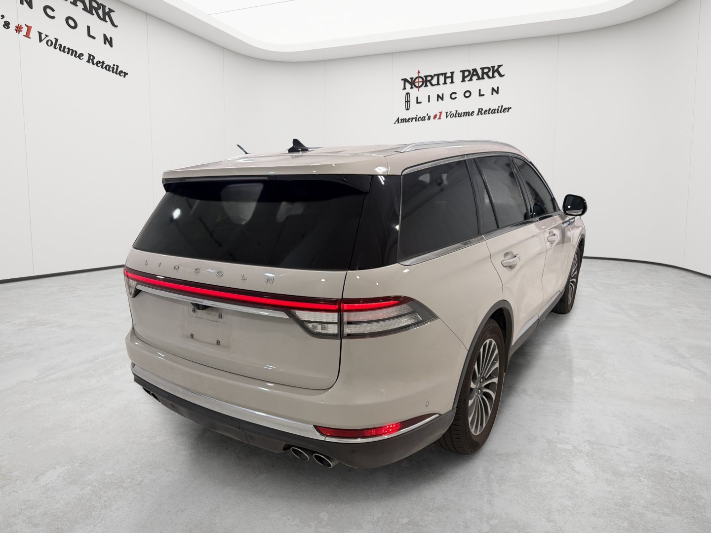 Used 2021 Lincoln Aviator Reserve w/ Equipment Group 201A RWD image 5