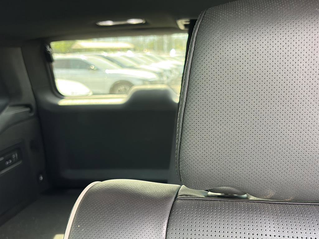 Used 2024 Cadillac Escalade Sport w/ LPO, ONYX Package image 16