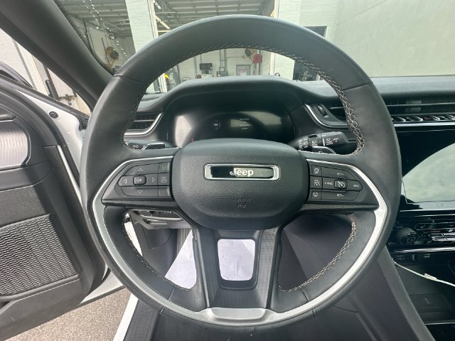 Used 2023 Jeep Grand Cherokee Altitude AWD/4WD image 17