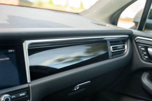 Used 2020 Porsche Macan AWD/4WD image 46