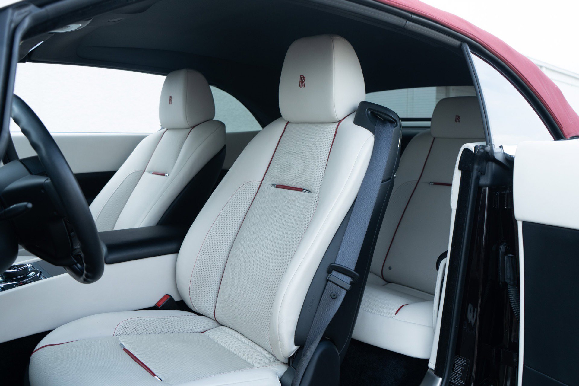Used 2017 Rolls-Royce Dawn image 25