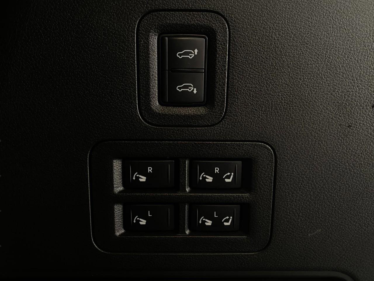 Used 2025 Nissan Armada PRO-4X image 6