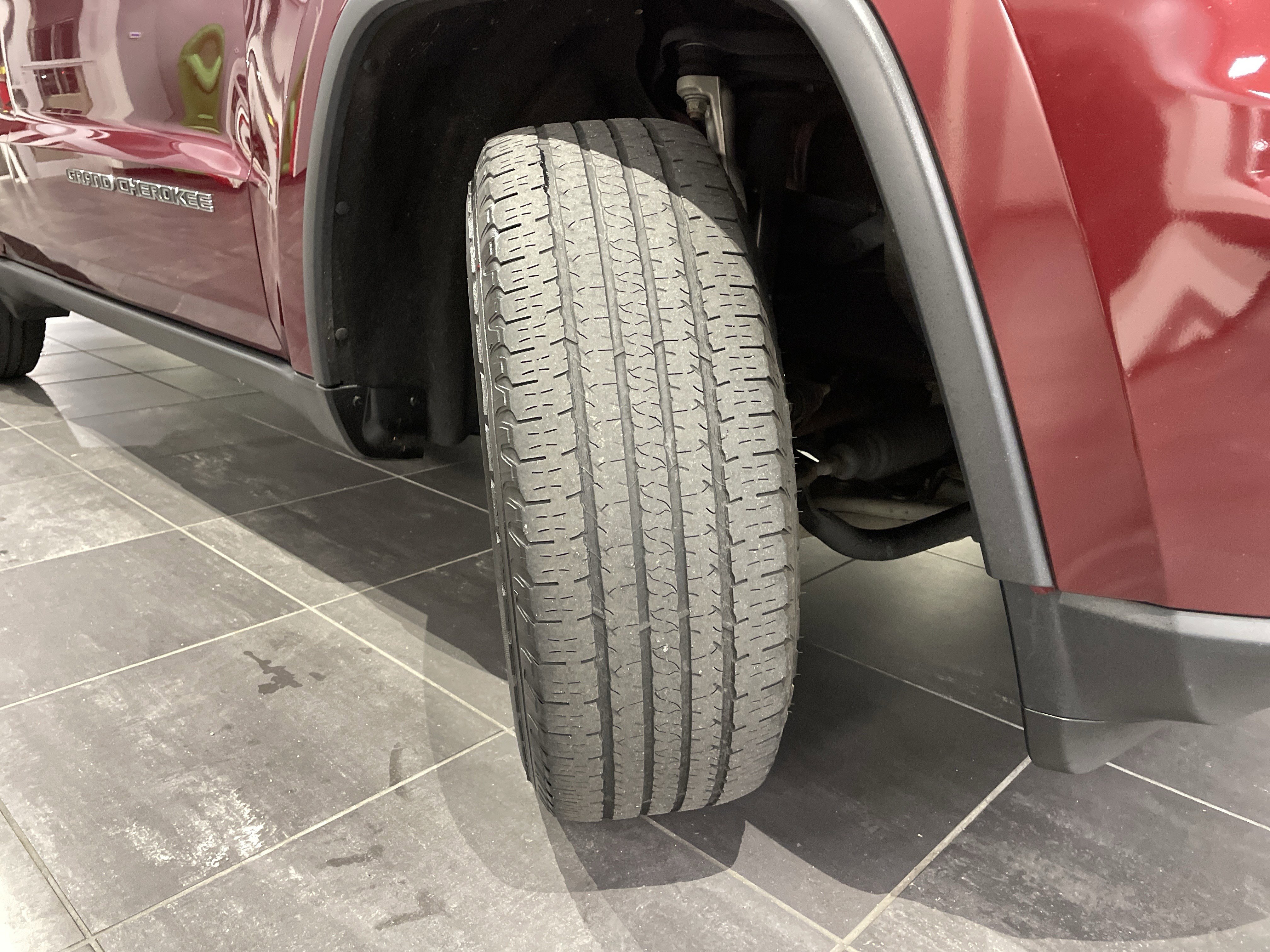 Used 2020 Jeep Grand Cherokee Laredo image 13