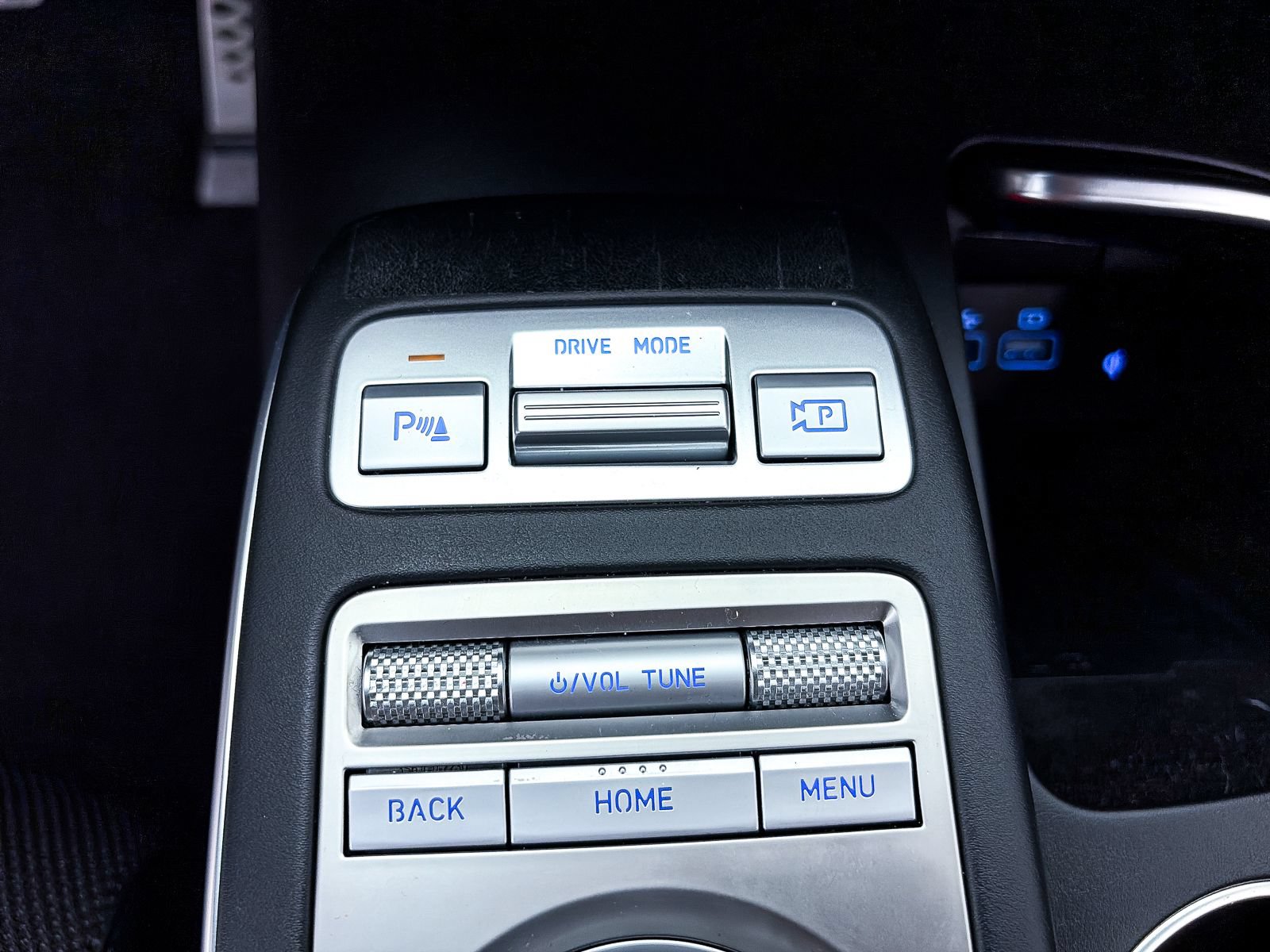 Used 2022 Genesis GV70 3.5T Sport AWD/4WD image 25