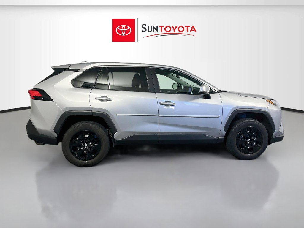 Used 2023 Toyota RAV4 LE AWD/4WD image 2