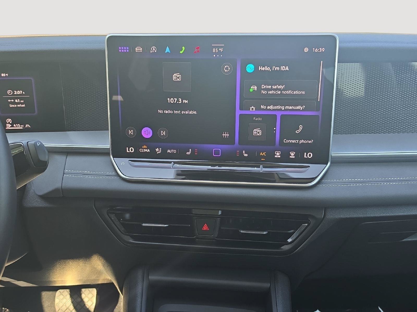 Certified 2025 Volkswagen Tiguan SE w/ Panoramic Sunroof Package AWD/4WD image 17