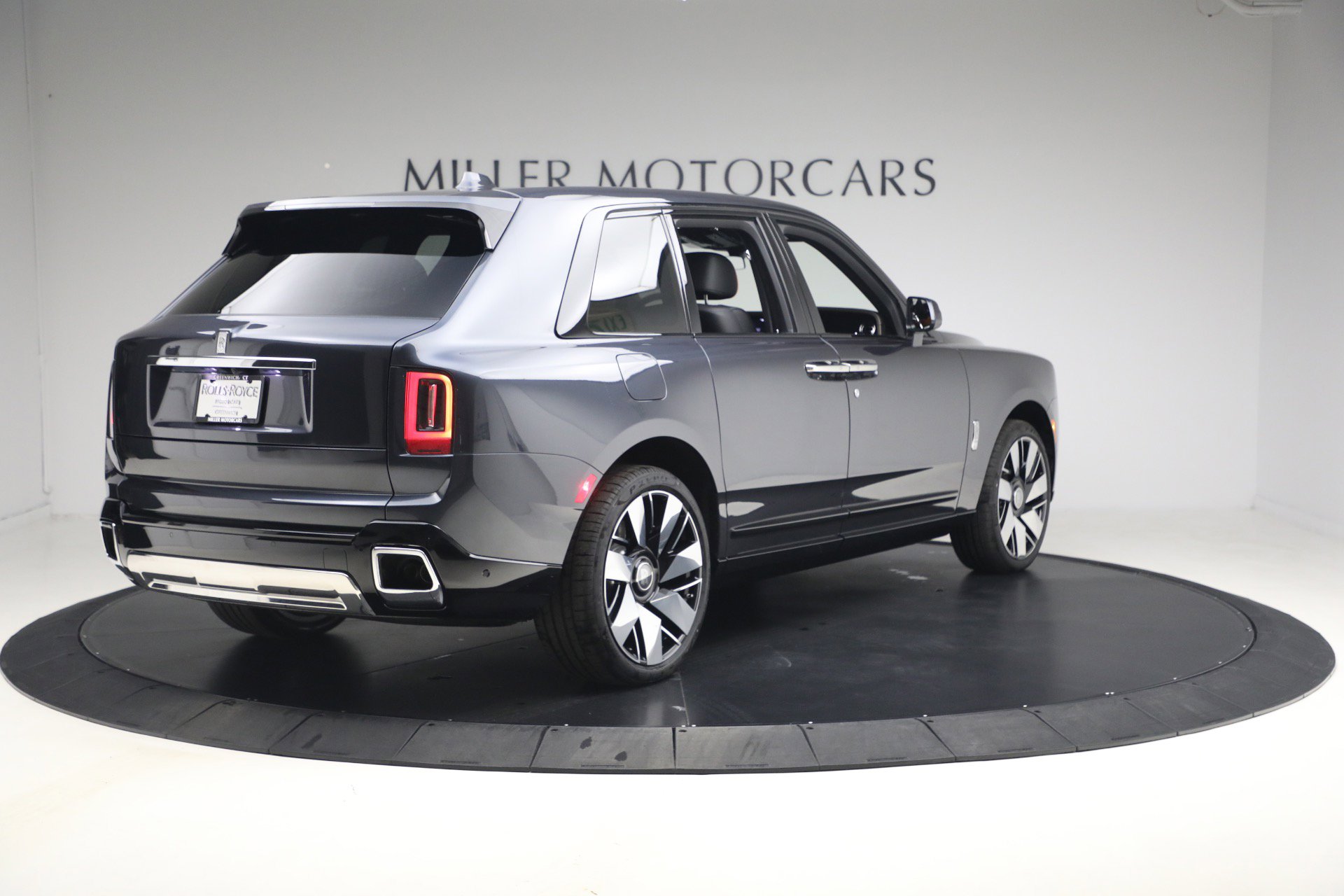 New 2026 Rolls-Royce Cullinan image 2