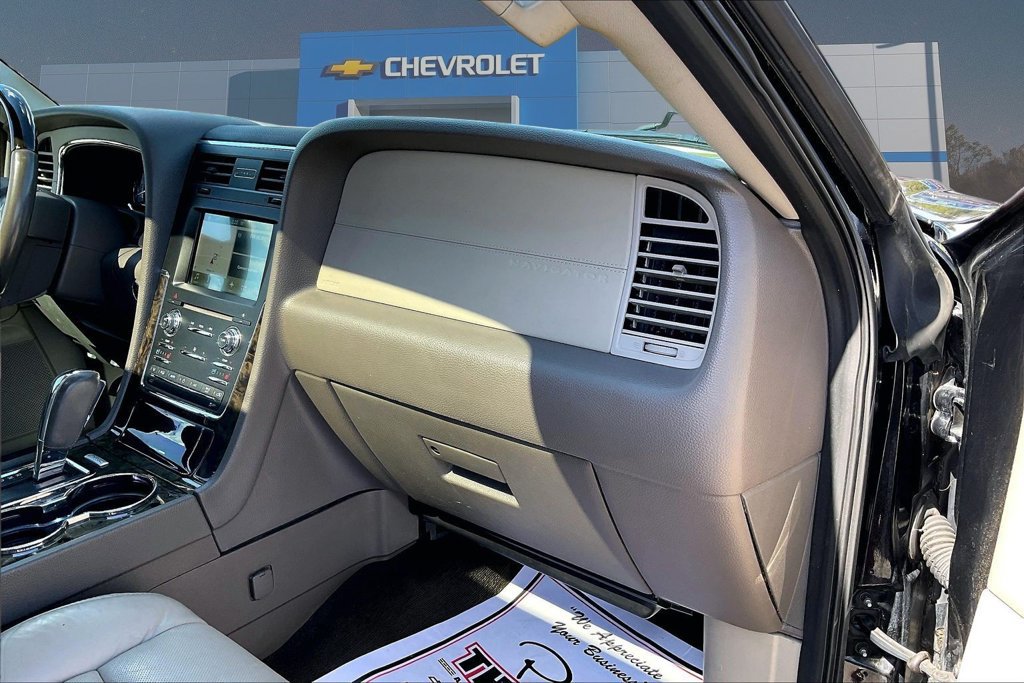 Used 2016 Lincoln Navigator L Select RWD image 30