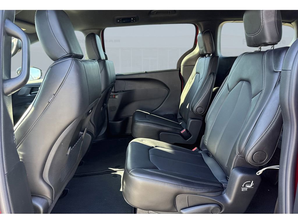New 2026 Chrysler Pacifica Select image 17