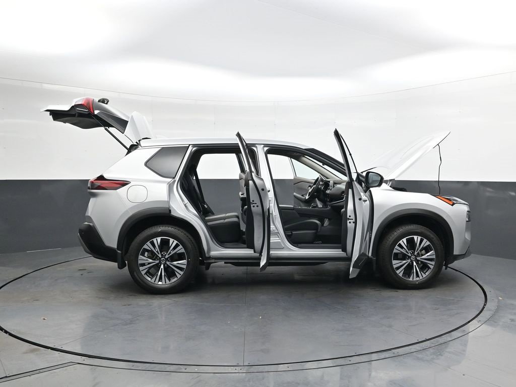 Used 2021 Nissan Rogue SV image 40