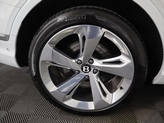 Used 2025 Bentley Bentayga Extended Wheelbase AWD/4WD image 33