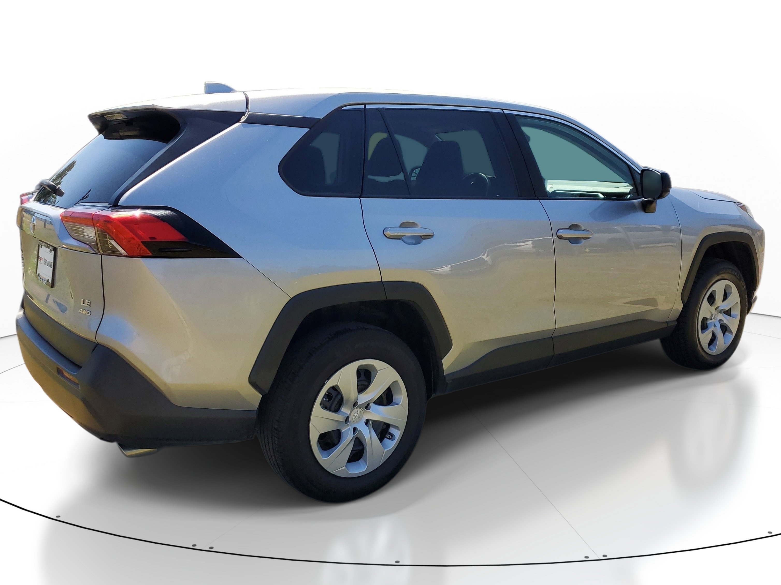 Used 2024 Toyota RAV4 LE AWD/4WD image 6