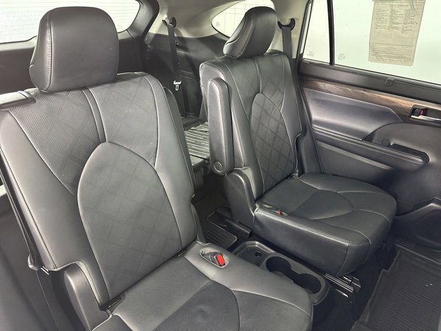 Used 2021 Toyota Highlander Platinum image 29
