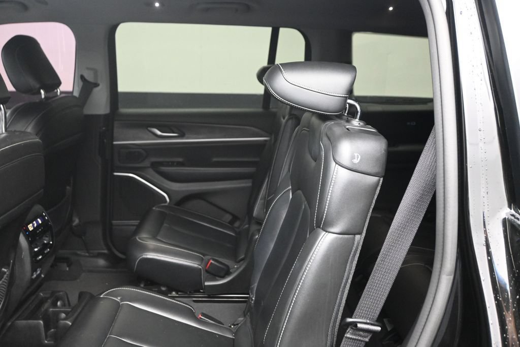 Used 2022 Jeep Grand Cherokee L Limited w/ Black Appearance Package RWD image 17
