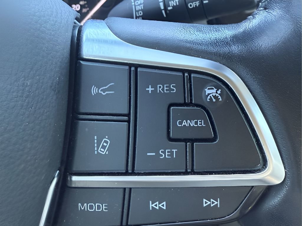 Used 2020 Toyota Highlander Limited image 26