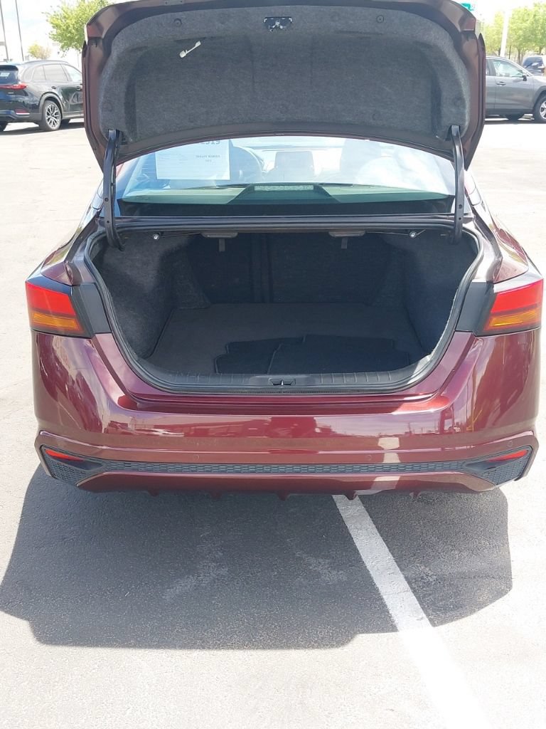 Used 2024 Nissan Altima 2.5 SV FWD image 10