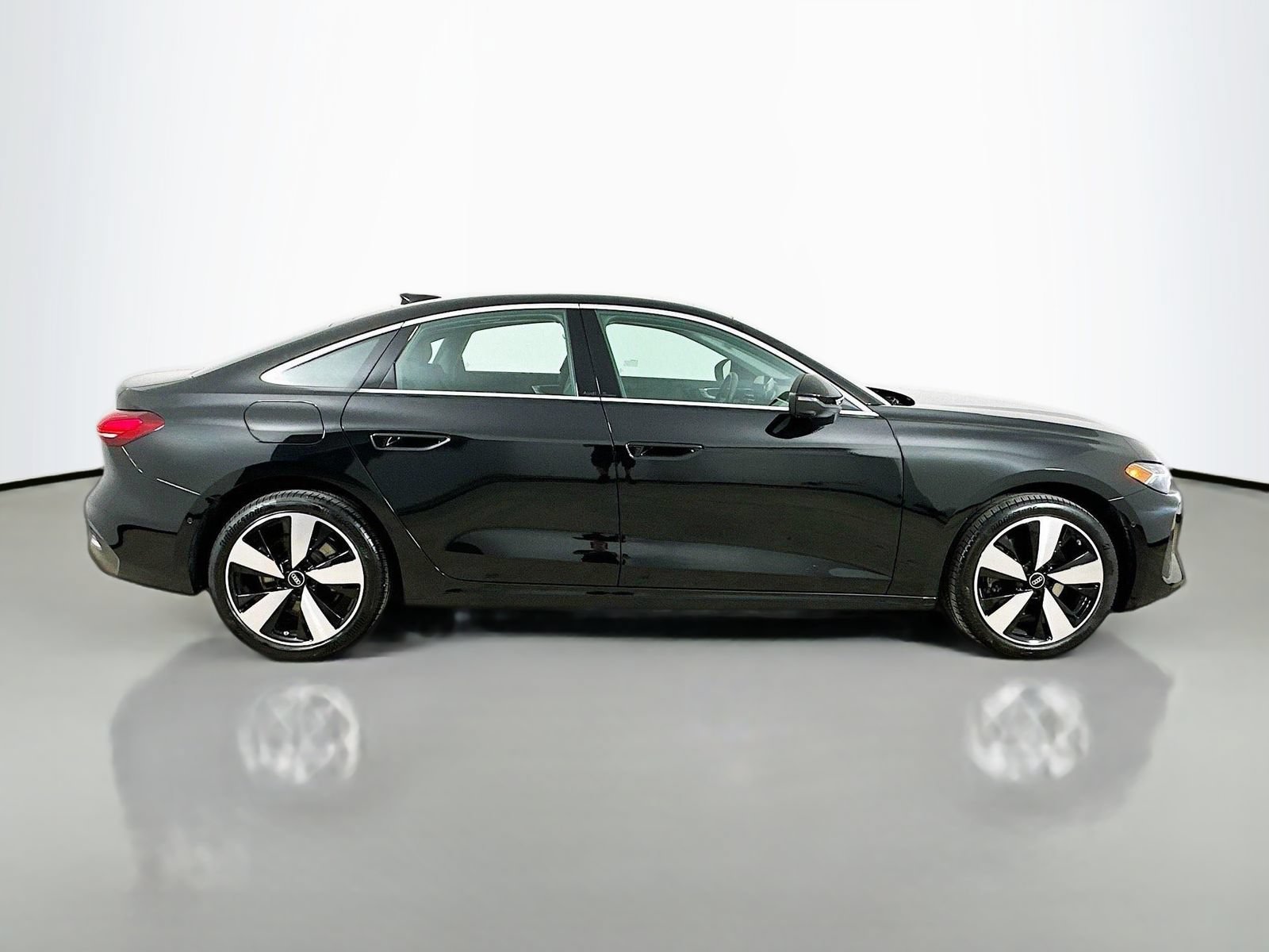 Used 2025 Audi A5 2.0T Premium Plus w/ Premium Plus AWD/4WD image 4