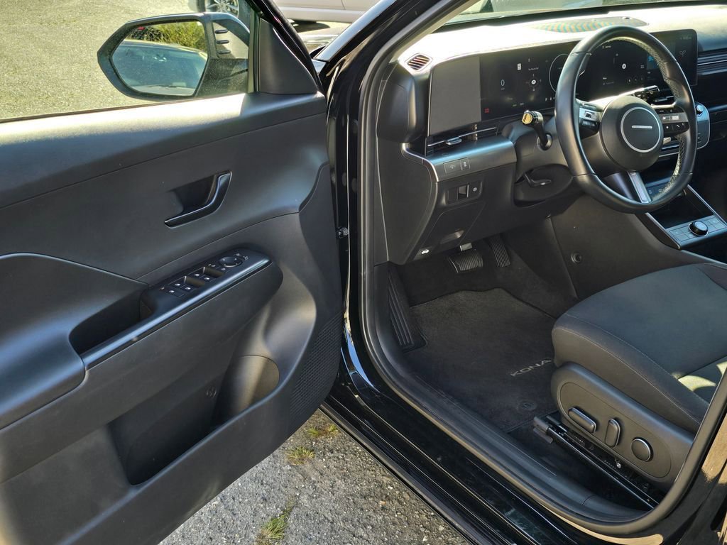 Used 2024 Hyundai Kona SEL FWD image 16