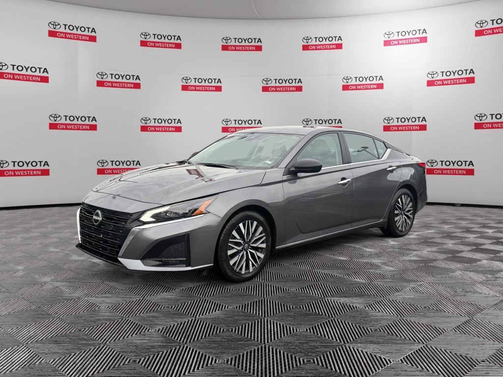 Used 2025 Nissan Altima 2.5 SV FWD image 1