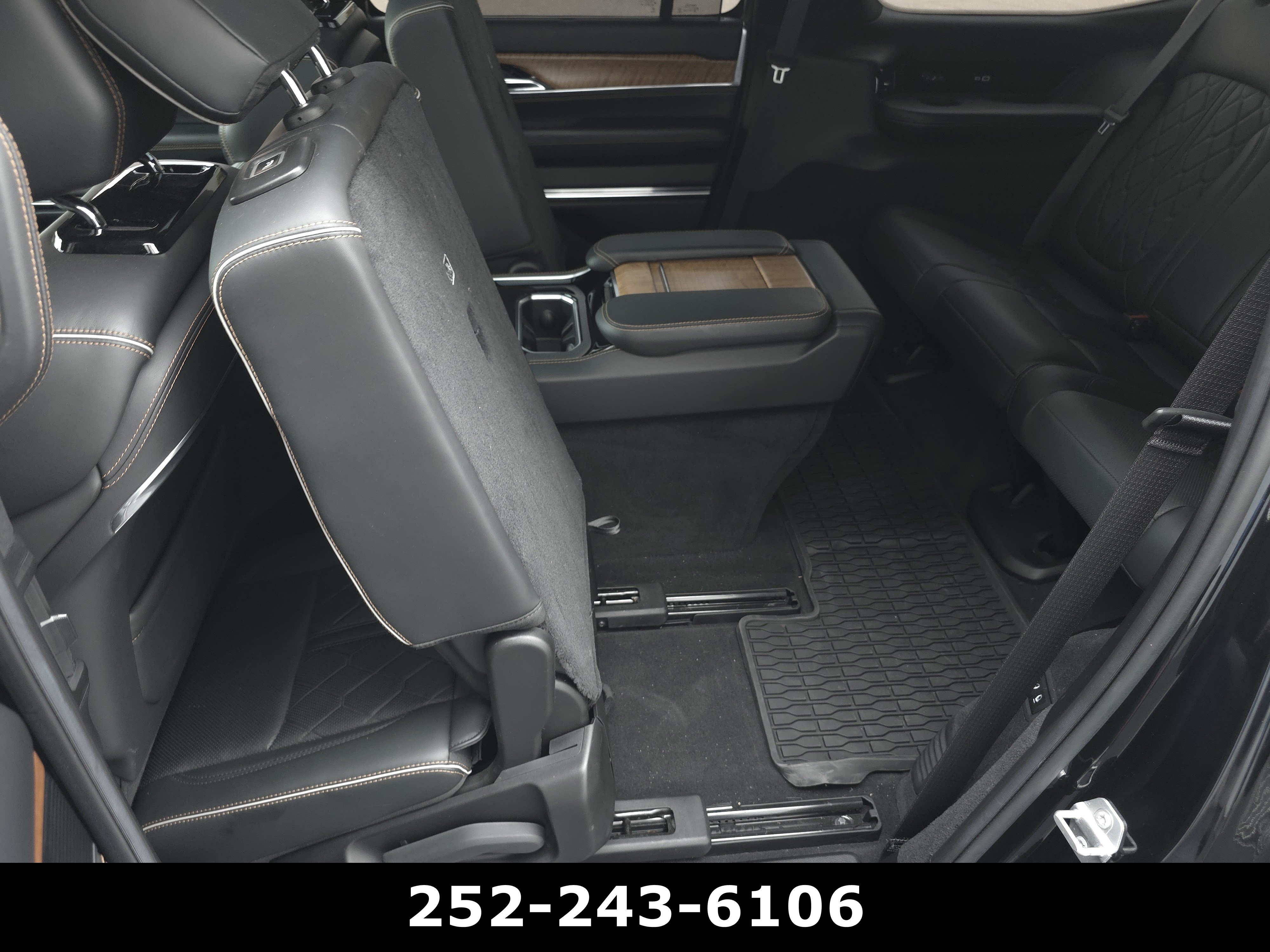 Used 2023 Jeep Grand Wagoneer Series III AWD/4WD image 44