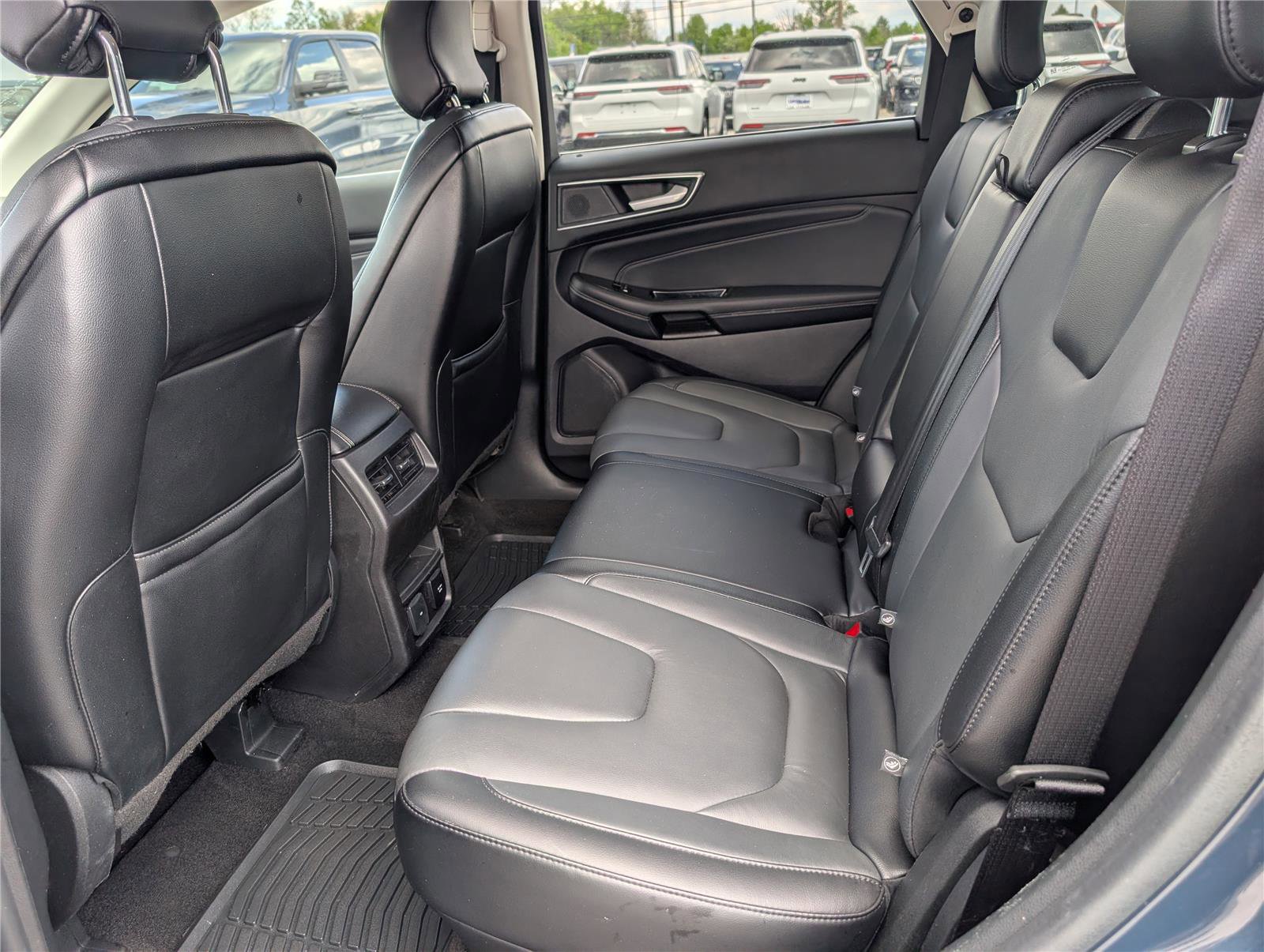 Used 2019 Ford Edge Titanium w/ Cold Weather Package AWD/4WD image 15