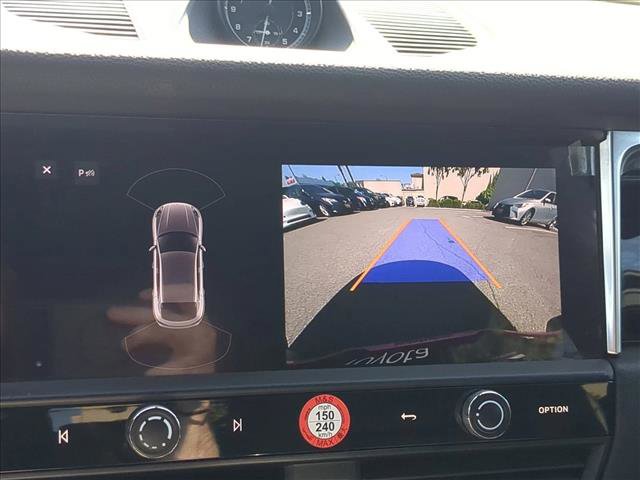 Used 2022 Porsche Macan image 14