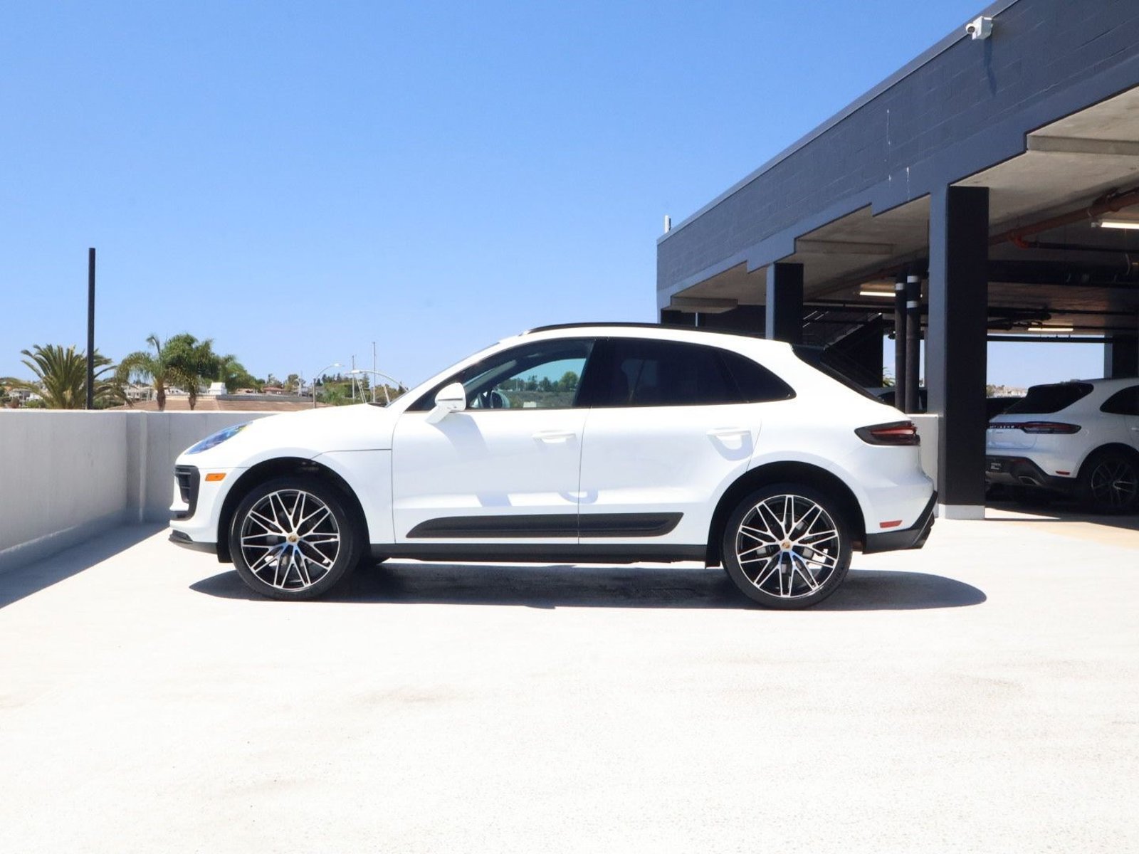 Certified 2026 Porsche Macan AWD/4WD image 2