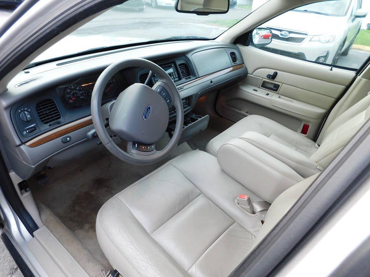 Used 2008 Ford Crown Victoria LX RWD image 16