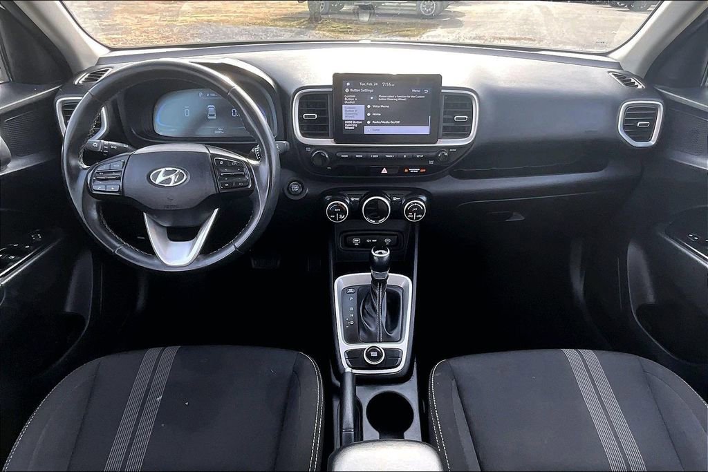 Used 2025 Hyundai Venue SEL image 12