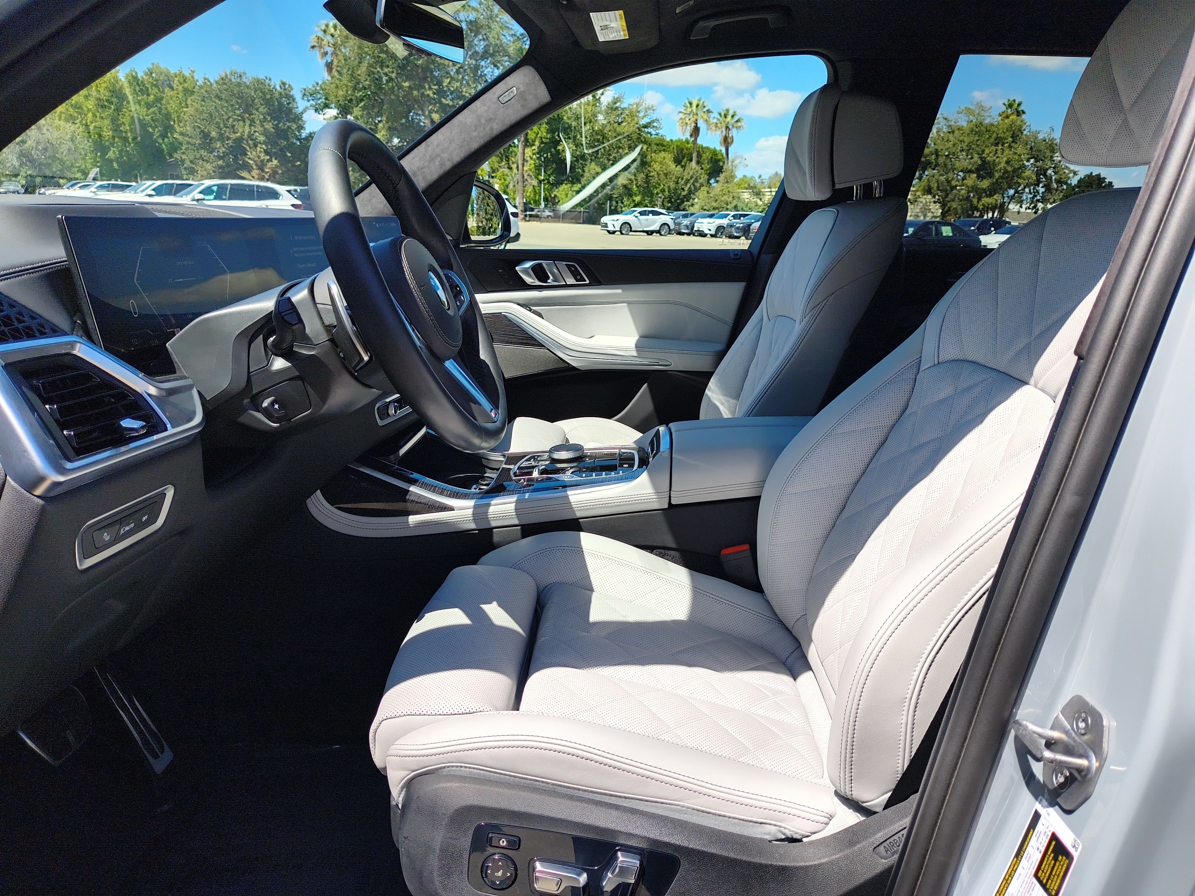 Used 2026 BMW X7 xDrive40i w/ M Sport Package AWD/4WD image 16