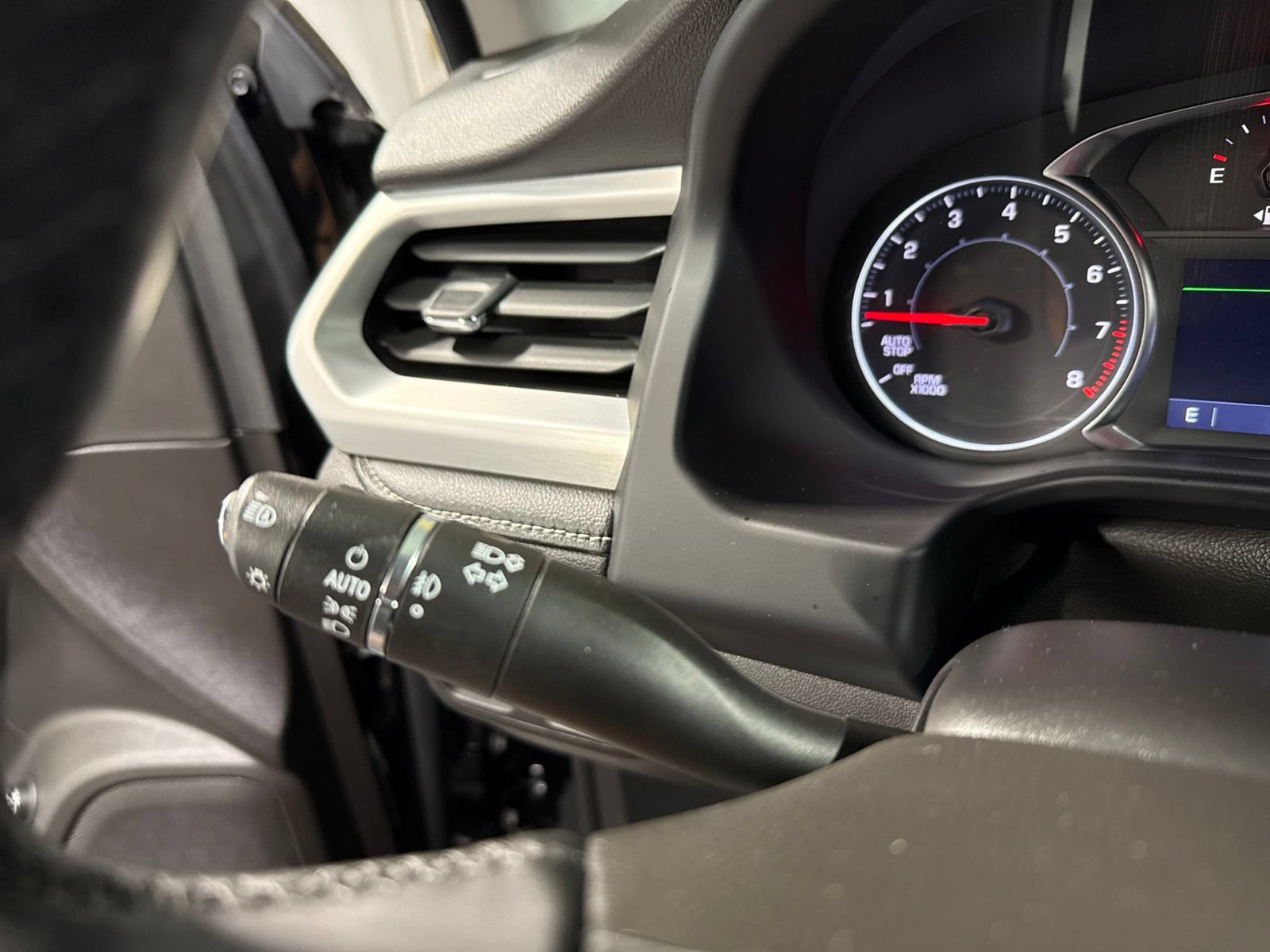 Used 2023 GMC Acadia SLT w/ Elevation Edition FWD image 38