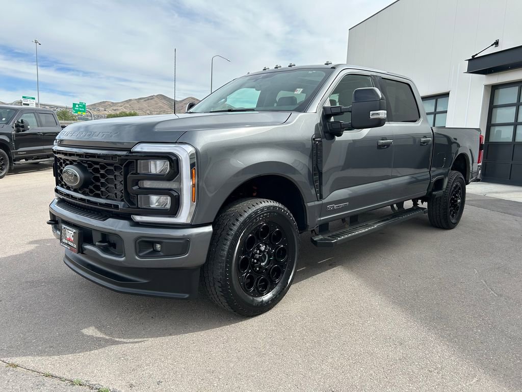 Used 2026 Ford F350 Lariat w/ Black Appearance Package AWD/4WD image 2