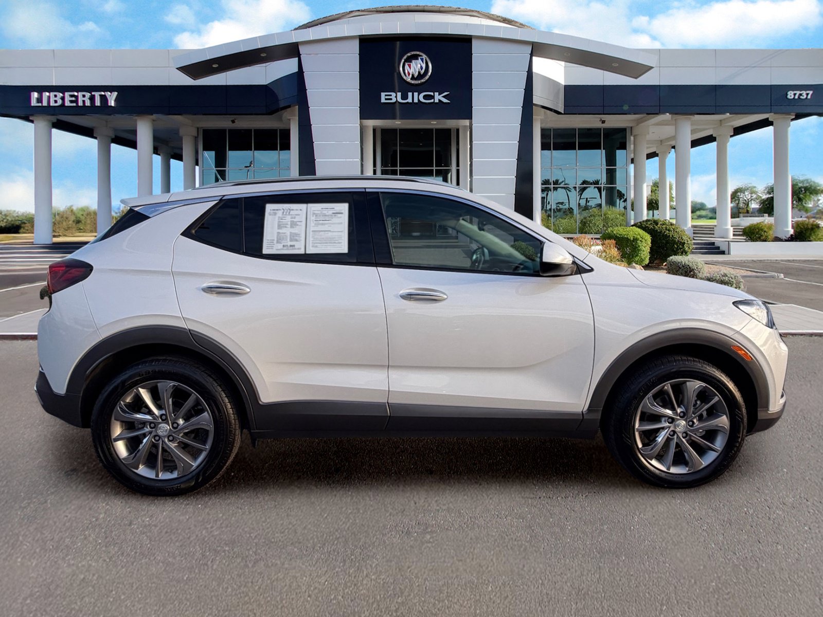 Used 2022 Buick Encore GX Essence w/ Experience Buick Package AWD/4WD image 3