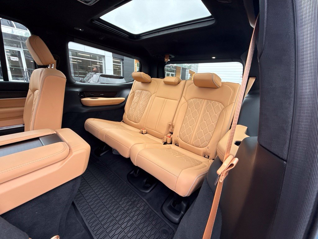 New 2027 Jeep Grand Wagoneer Summit AWD/4WD image 19