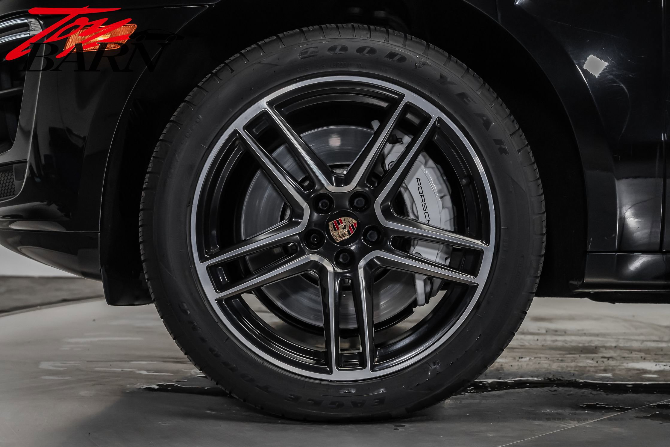 Used 2020 Porsche Macan Turbo image 15