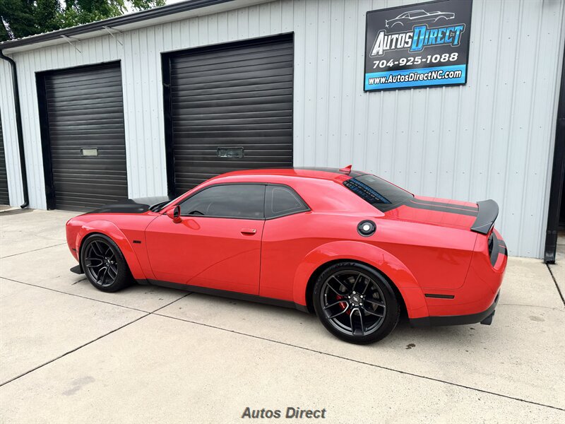 Used 2022 Dodge Challenger SRT RWD image 10