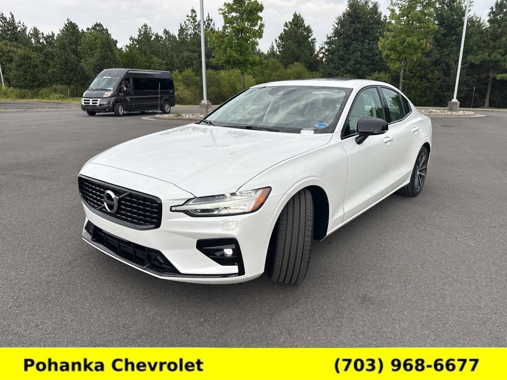 Used 2022 Volvo S60 B5 Momentum w/ Premium Package FWD image 3